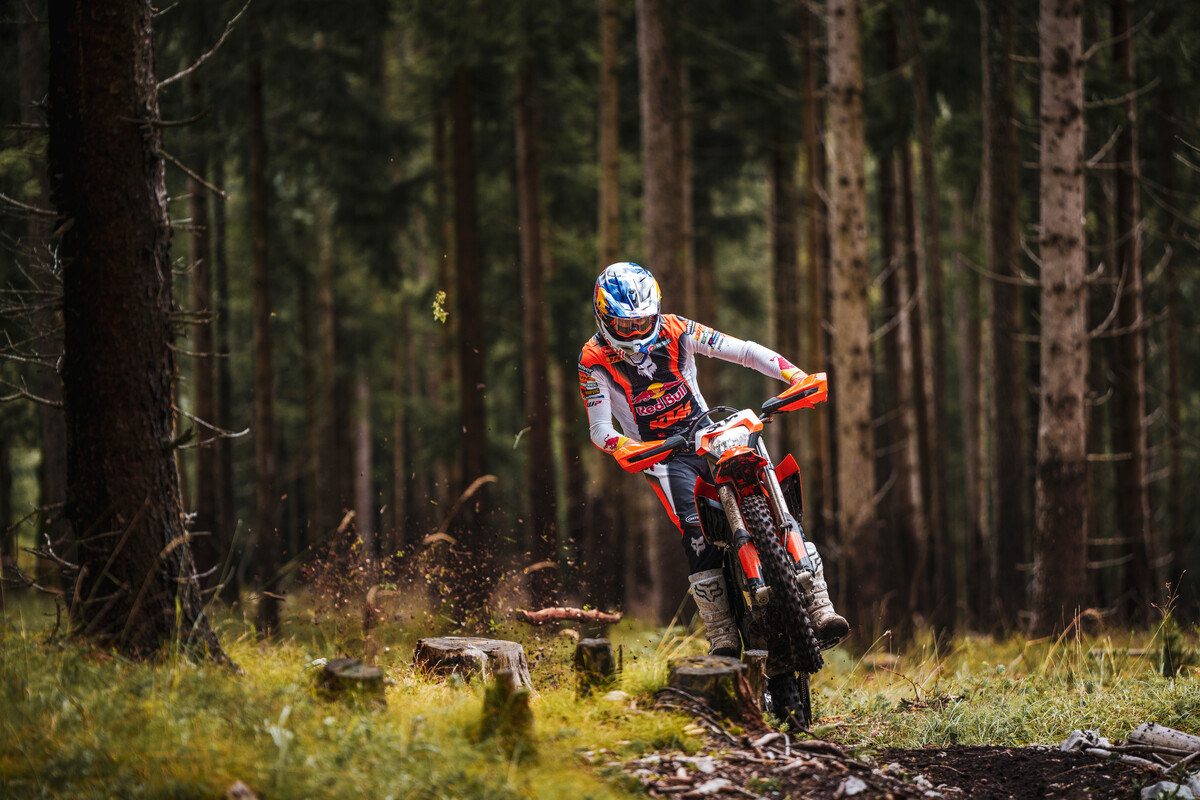 Manuel Lettenbichler riding the 2025 KTM FREERIDE E in rugged terrain