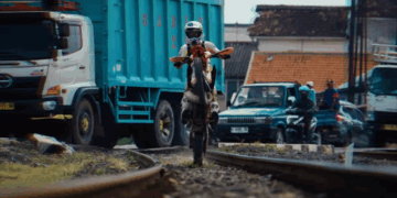 MANUEL LETTENBICHLER | Living Out of a Bag – Vibes Are High