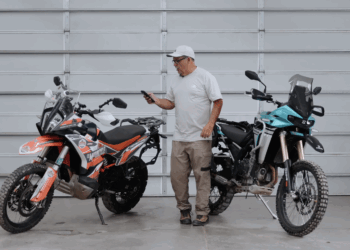 Kove 800X Rally vs KTM 890 Adventure R – Real-World Weight Comparison!